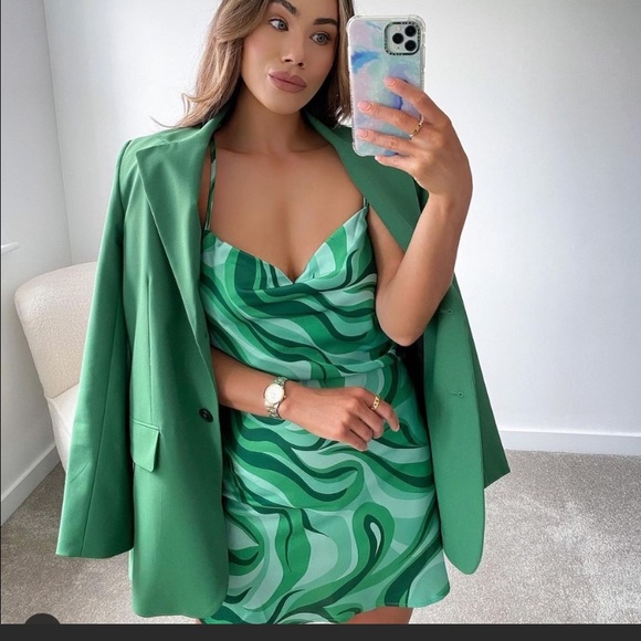 Zara Flowy Mini Dress - Picture 2 of 16